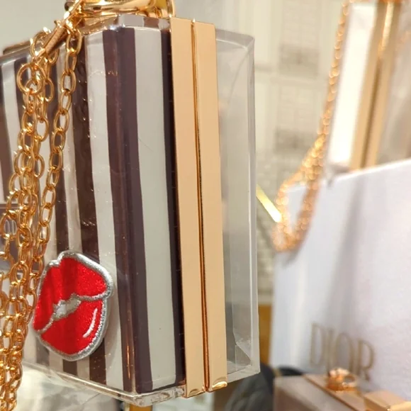 Henri Bendel Paper Shopping BAG UPCYCLED Novelty Clutch